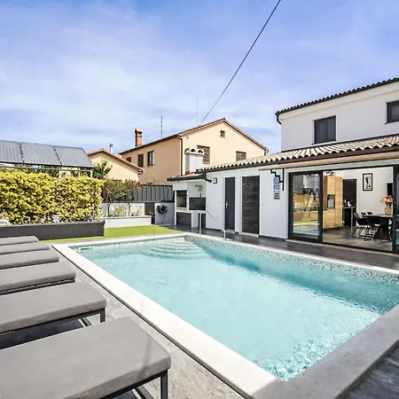 4 Sz Mit Bad En Pool Und Sommerkueche By Interhome * Medolino