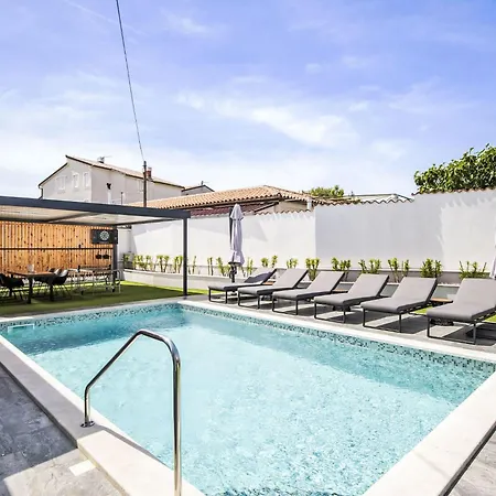 Dom wakacyjny 4 Sz Mit Bad En Pool Und Sommerkueche By Interhome