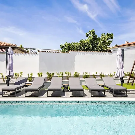 4 Sz Mit Bad En Pool Und Sommerkueche By Interhome Dom wakacyjny