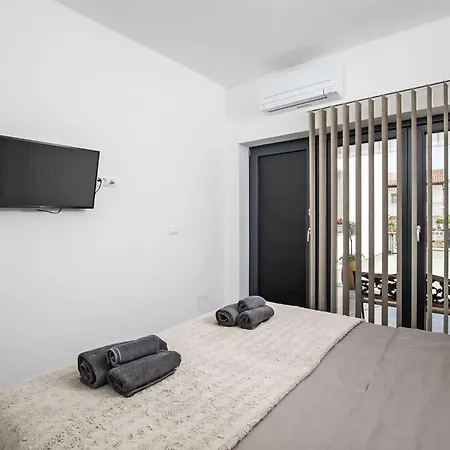Tatil Evi 4 Sz Mit Bad En Pool Und Sommerkueche By Interhome Medulin