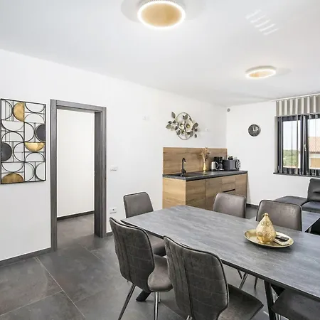 4 Sz Mit Bad En Pool Und Sommerkueche By Interhome Dom wakacyjny Medulin