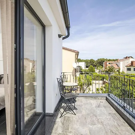 Tatil Evi 4 Sz Mit Bad En Pool Und Sommerkueche By Interhome